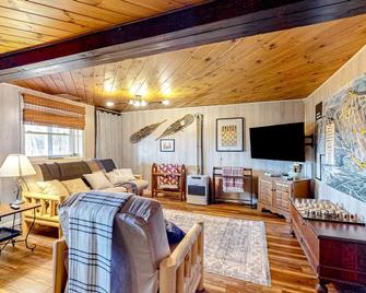 Cozy Country Cottage - Whitefield - Living room