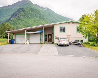 Spacious 3-bedroom apartment in the heart of Valdez with WiFi - Valdez - Gebouw