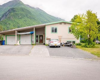 Spacious 3-bedroom apartment in the heart of Valdez with WiFi - Valdez - Gebäude
