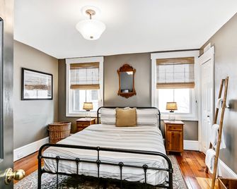 Urban Charm 4br-2br Retreat With Patio & Parking - Filadelfia - Habitación