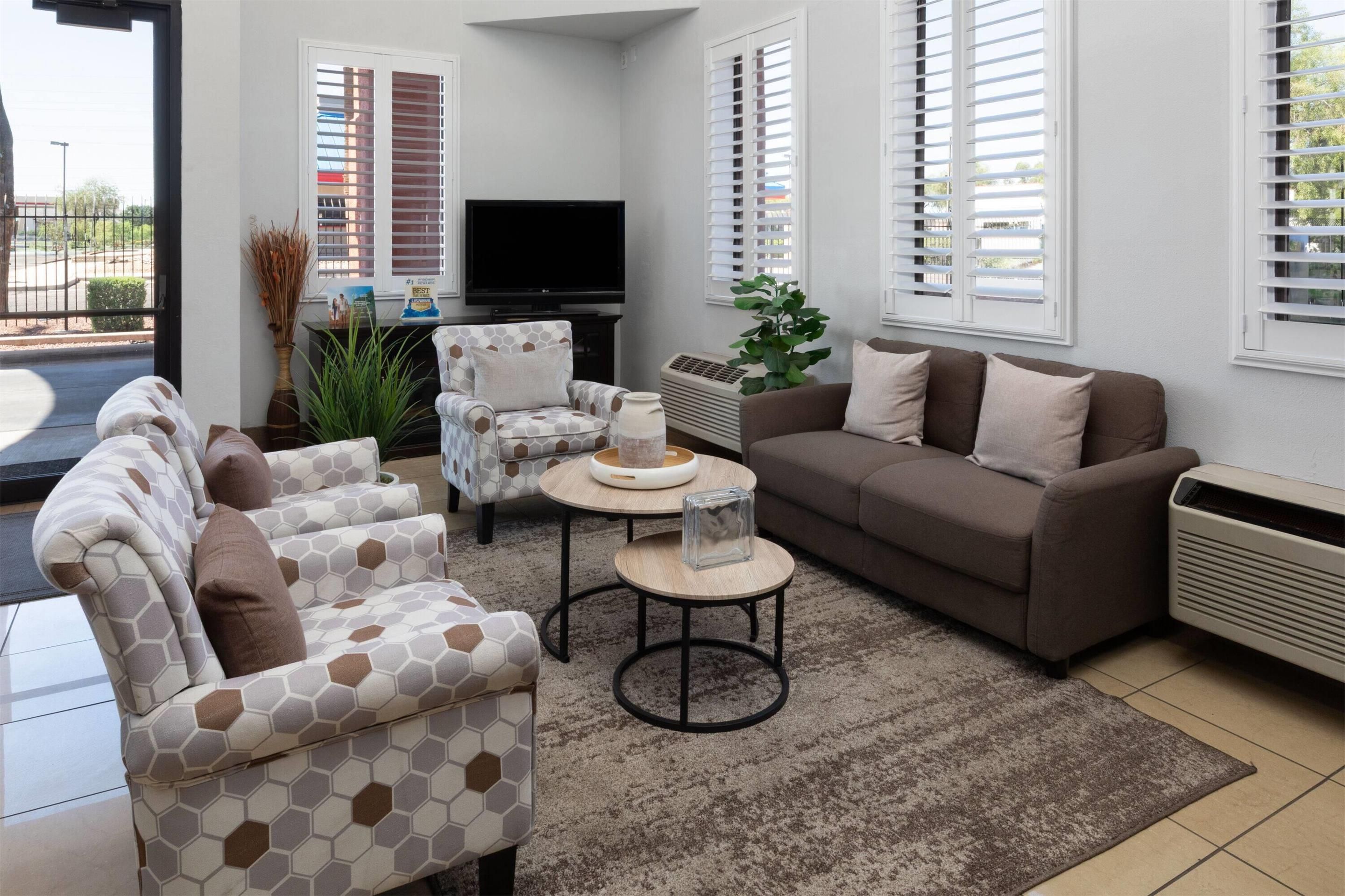 Super 8 by Wyndham Tucson/Grant Road Area AZ - Tucson - Vardagsrum