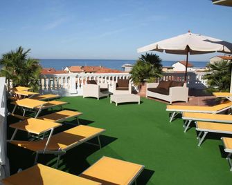 Hotel Regina - Camaiore - Balcony