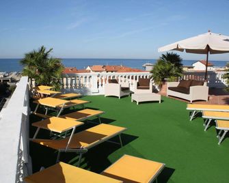 Hotel Regina - Camaiore - Balcony