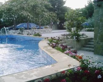 Family Hotel Saint Nicola - Saints Constantine and Helena - Zwembad