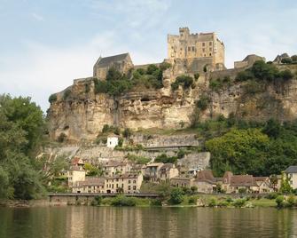La Vieille Grange, a delightful private house overlooking The Dordogne river. - Mouzens - Edificio