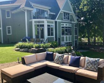 Executive Home on Lake Minnetonka with all the amenities - Mound - Patio