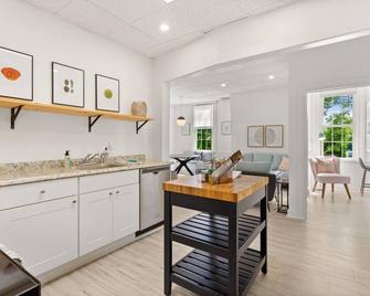Physician's Loft - Condo in the heart of town - Bar Harbor - Kitchen