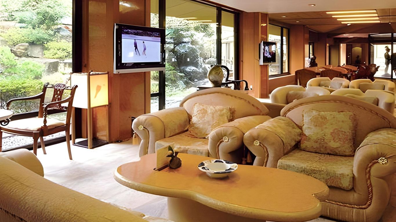 يوراكو هوتل