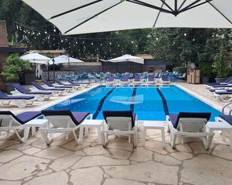 Garden Hotel - Broummâna - Zwembad