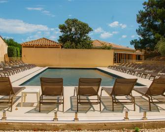 Golden Tulip Avignon Le Paradou - Avignon - Piscine