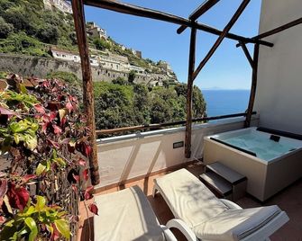 Hotel La Pergola - Amalfi - Balcony