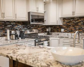 Parkway - South Salt Lake - Kitchen