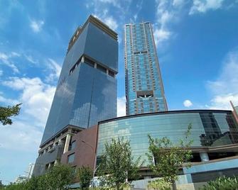 Menara Jakarta Condo Ji Expo Prj By Blezz - ג'קרטה - בניין