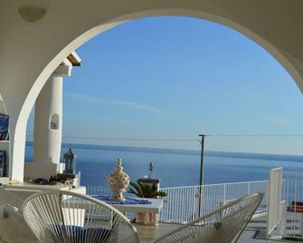 A Alera Room and Breakfast - Malfa - Balcón