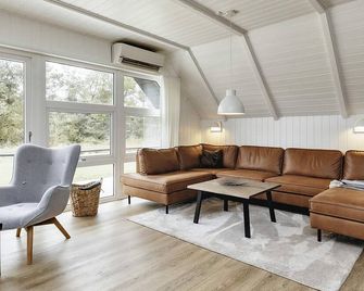 Scenic Holiday Home in Blavand With Sauna - Blåvand - Stue