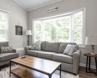 Pet-Friendly Woodstock Cottage - Prime Location - Woodstock - Sala de estar