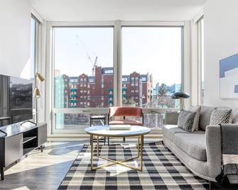 Luxe Cambridge 1bd w/ modern finishes and lots of amenities by Blueground - كامبريدج - غرفة معيشة