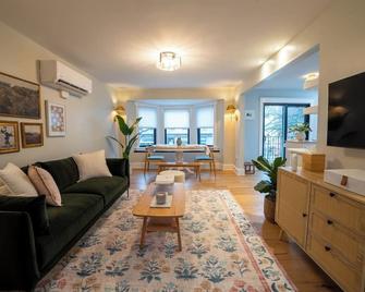Prime Location on Main Street - Stroudsburg - Living room