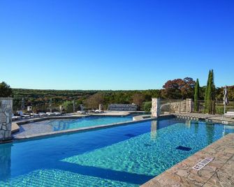 Absolutely gorgeous resort & location ! - Hunt - Pool