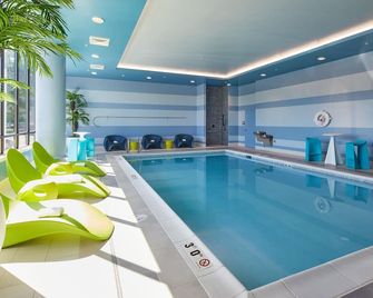 هايوارد إن - يوغين - حوض السباحة