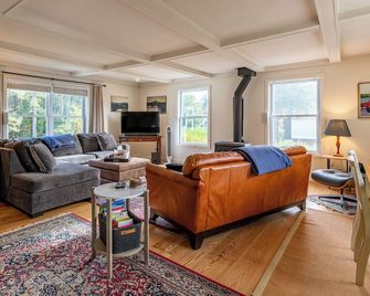 Hallowell Hilltop Home with Hot Tub - Hallowell - Sala de estar