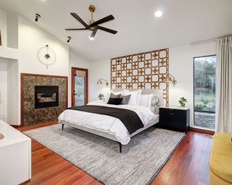 Elegant Granite Bay Getaway Tall Pine Home - Granite Bay