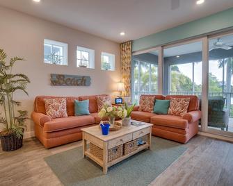 Sunset Seacret by Coastal Chic Vacations - Bradenton - Wohnzimmer