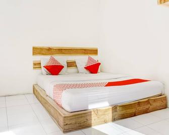 OYO 1187 Penginapan Bunda - Pelabuhanratu - Habitación