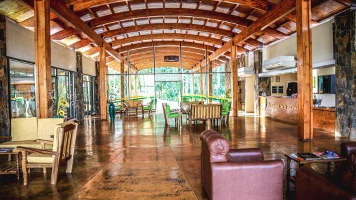Rainforest Hotel & Cabañas
