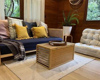 Nature Lovers Comfy Forest House for Large Groups - Keiraville - Sala de estar