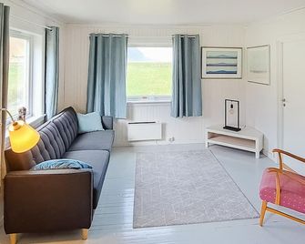 4 Bedroom Amazing Home In Fredvang - Fredvang - Living room