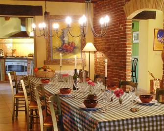 Casa Rural Can Coll - Garriguella - Sala de jantar