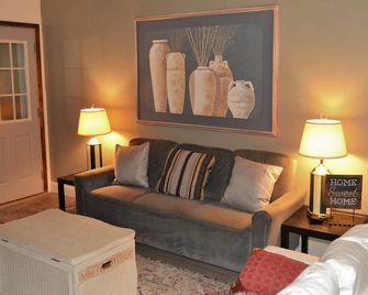 Arhaus 2 - Riverside Park - Grand Forks - Pokój dzienny