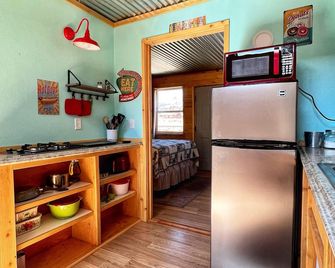 Indian Paintbrush Cabin 2 - 2 bedrooms in Creede, Colorado - Creede - Kitchen