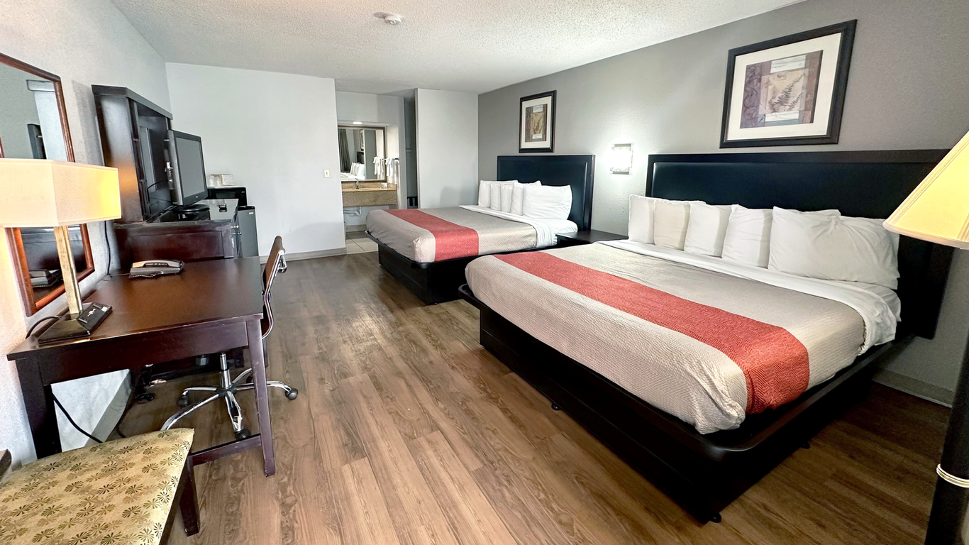 Red Carpet Inn Norwalk