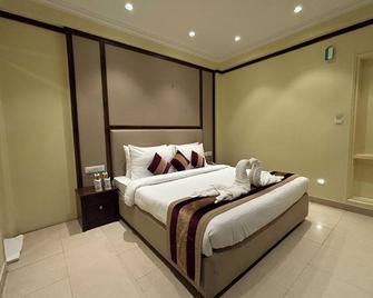 Hotel Pradeep - Varanasi - Phòng ngủ