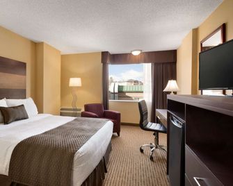 Days Inn by Wyndham Calgary South - Calgary - Bedroom