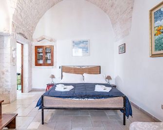 Casa Colombo & Casa Scipione by Rentbeat - אוסטוני - חדר שינה