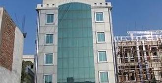 Hotel Amber - Lucknow