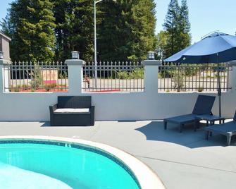 Fairview Inn And Suites - Healdsburg - Piscina