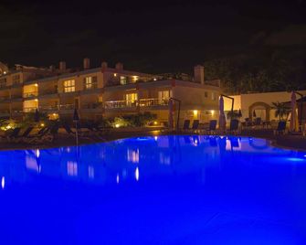 Newly Furnished And Renovated unit, Plane to Sea - Simpson Bay - Zwembad