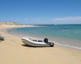 Casa Bella Beachfront. In town. White Sandy Beaches & Palmas Pickleball Nextdoor - Los Barriles - Beach