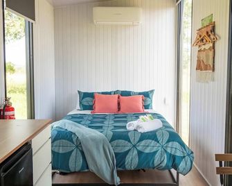 The Rocky At Stones Throw Away by Tiny Away - Pittsworth - Habitación