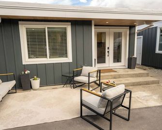 Serenity: Rockcliffe Getaway - Oliver - Innenhof