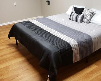 Spacious 4 bedroom3 bathroom home Great for Families or Co-workers sharing space - Bourbonnais - Bedroom