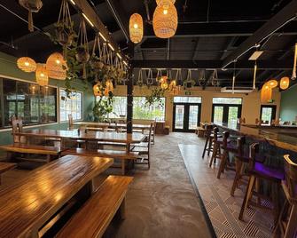 'Just Beachy' at Plantation Hale D7 with AC - Kapaa - Bar