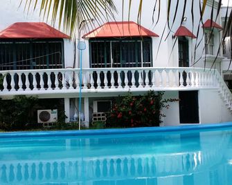Mansion Giahn Bed & Breakfast - קנקון - בריכה