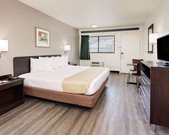 Travelodge by Wyndham College Park - קולג' פארק - חדר שינה