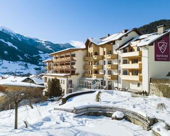 Natur- und Wanderhotel Outside - Matrei in Osttirol - Gebouw