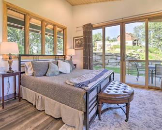 Contemporary Home w/ Deck & Mountain Views! - Waynesville - Bedroom